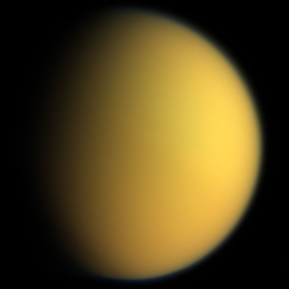 Detectan gigantescas nubes de ácido cianhídrico en la atmósfera del mayor satélite de Saturno, Titán
